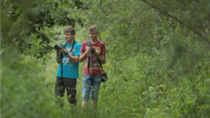 Młodzież na warsztatach fotograficznych