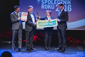 Gala Działaj Lokalnie i Społecznik Roku 2016 Wręczenie nagrody Społecznik Roku