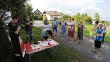 Spotkania z mieszkańcami i pokazy pierwszej pomocy odbywają się w weekendy.
