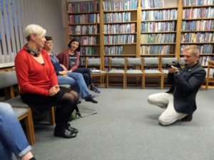 Pr&oacute;bujemy swoich sił przed kamerą.