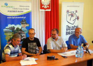 Uroczyste podpisanie umowy na&nbsp;realizację inicjatywy.