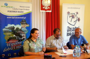 Uroczyste podpisanie umowy na&nbsp;realizację inicjatywy.