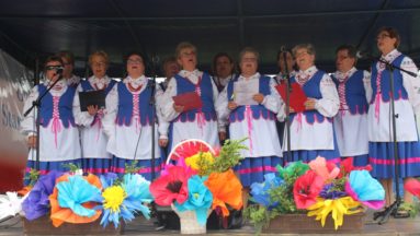 Występ Stowarzyszenia "Kobiety dla Starej Błotnicy"