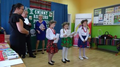wręczenie dyplomów i wyróznień