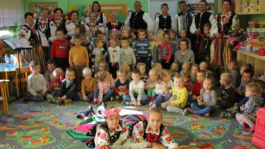 Projekt: "Czym skorupka za młodu nasiąknie tym na starość trąci"