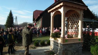 Zrekonstruowana Kapliczka Św. Jana Nepomucena świadka histopii Polany