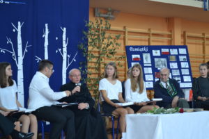 Uczniowie poszukują informacji o&nbsp;Sybirakach zamieszkujących w&nbsp;naszym powiecie