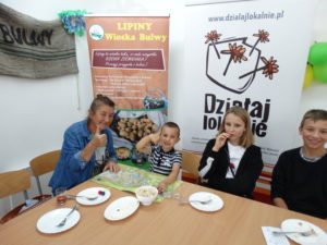 Wszystkim dopisywały dobre humory zar&oacute;wno tym małym jak i&nbsp;nieco starszym uczestnikom