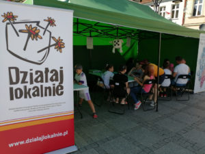 Zdjęcie przedstawia namiot, gdzie można grać w&nbsp;gry planszowe.