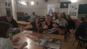 Uczniowie z&nbsp;Internatun Zespołu Szk&oacute;ł Morskich w&nbsp;Darłowie tak się bawili na&nbsp;pierwszym spotkaniu zorganizowanym przez&nbsp;nasz klub w&nbsp;ramach projektu "Mobilne Granie Bez Prądu"