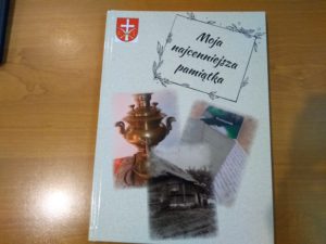 Album "Moja najcenniejsza pamiątka" Zdjęcie pierwszej strony albumu Moja najcenniejsza pamiątka, ze zdjęciami i historiami przedmiotów