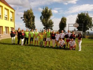 Mecz Grupa osób na boisku sportowym
