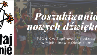 Na obrazku widnieje duży napis "Poszukiwania nowych dźwięków" na tle zdjęcia przedstawiającego grupę ludzi. Po lewej stronie widać logo "Działaj Lokalnie".