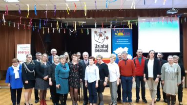 Wspólne zdjęcie grupowe uczestników spotkania