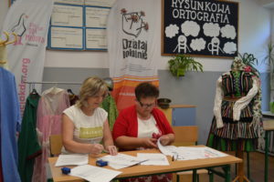 Zarząd Stowarzyszenia analizuje zapisy umowy Zarząd Stowarzyszenia analizuje zapisy umowy