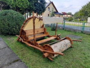 Pojazd jaskiniowców w Szymiszowie Pojazd jaskiniowców w Szymiszowie