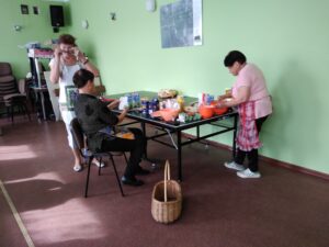 Przygotowania Osoby podczas przygotowywania potraw
