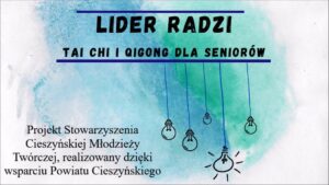 Plakat wydarzenia z&nbsp;zielono-niebieskim tłem i&nbsp;napisem "Tai Chi i&nbsp;Qigong dla&nbsp;senior&oacute;w"