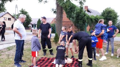 Nauka pierwszej pomocy z użyciem fantoma