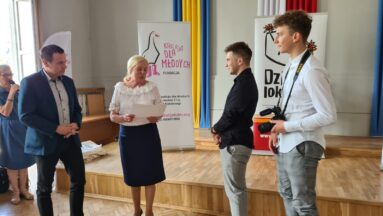 Gratulacje realizatorom przekazuje Przewodnicząca Rady Fundacji pani Elżbieta Czworodn oraz Burmistrz Miasta i Gminy Białobrzegi pan Adam Bolek