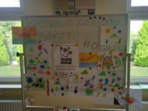 spotkanie edukacyjne dotyczące bakterii