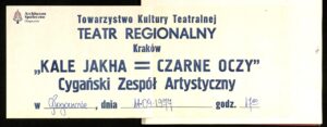 Afisz z&nbsp;informacją o&nbsp;spektaklu teatralnym z&nbsp;roku 77