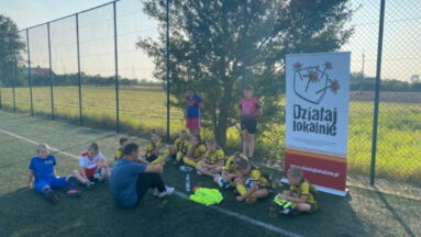 Zajęcia sportowe na boisku
