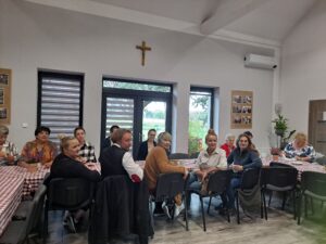 Grupa uczestnik&oacute;w spotkania