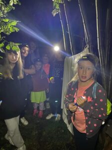 Uczestnicy przy&nbsp;przywoływaniu nocnych owad&oacute;w